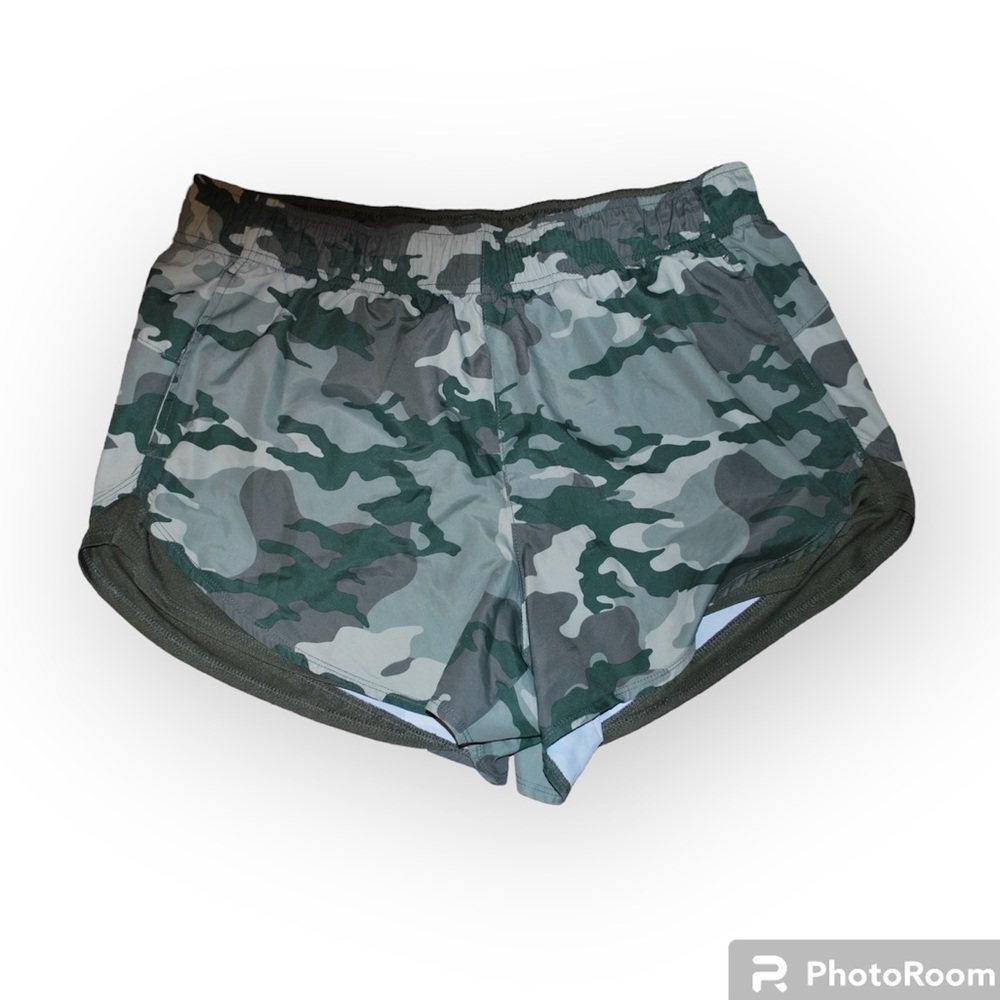 Workout shorts camouflage medium